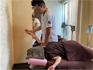 側臥位施術